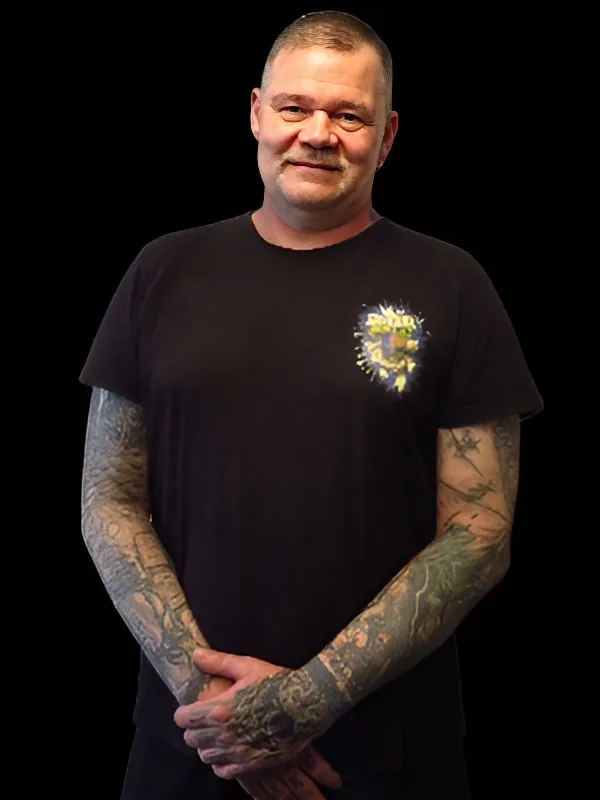 Tätowierer Holger - Spezialist für Oldschool, Schriften und Tribal-Tattoos in Oberhausen