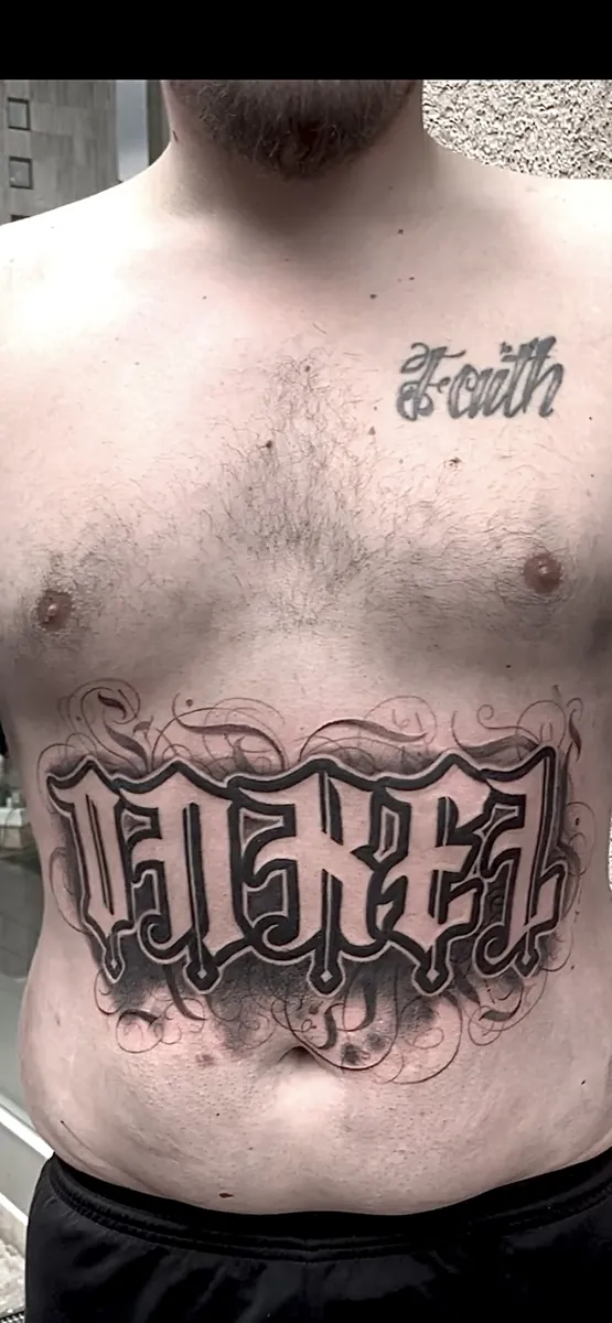 Schriftzug Bauch Lettering Tattoo - Spirit of 666 Oberhausen