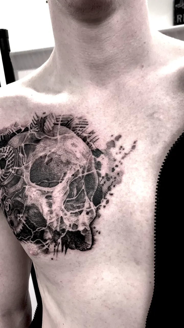Video: Abstrakter Totenkopf Brust Tattoo - Spirit of 666 Oberhausen
