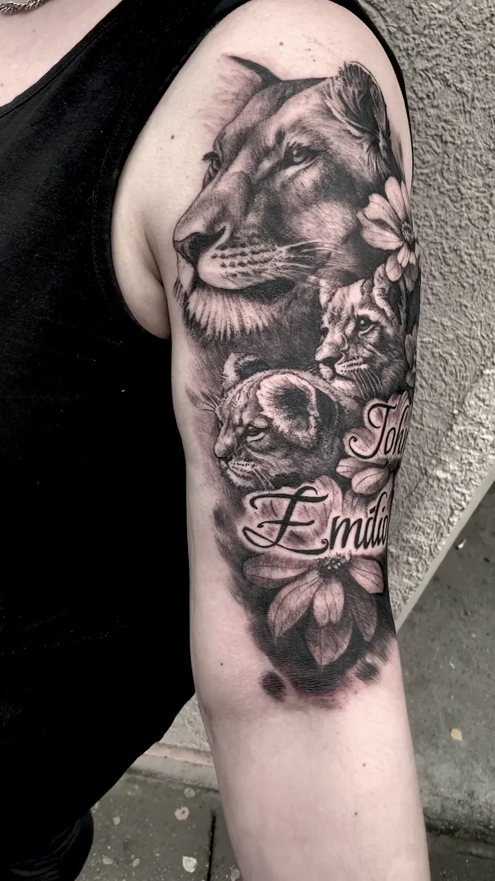 Video: Löwin mit Jungtieren Oberarm Tattoo - Spirit of 666 Oberhausen