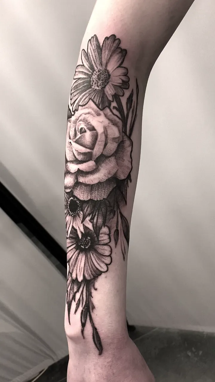 Video: Rosen und Blumen Unterarm Tattoo - Spirit of 666 Oberhausen
