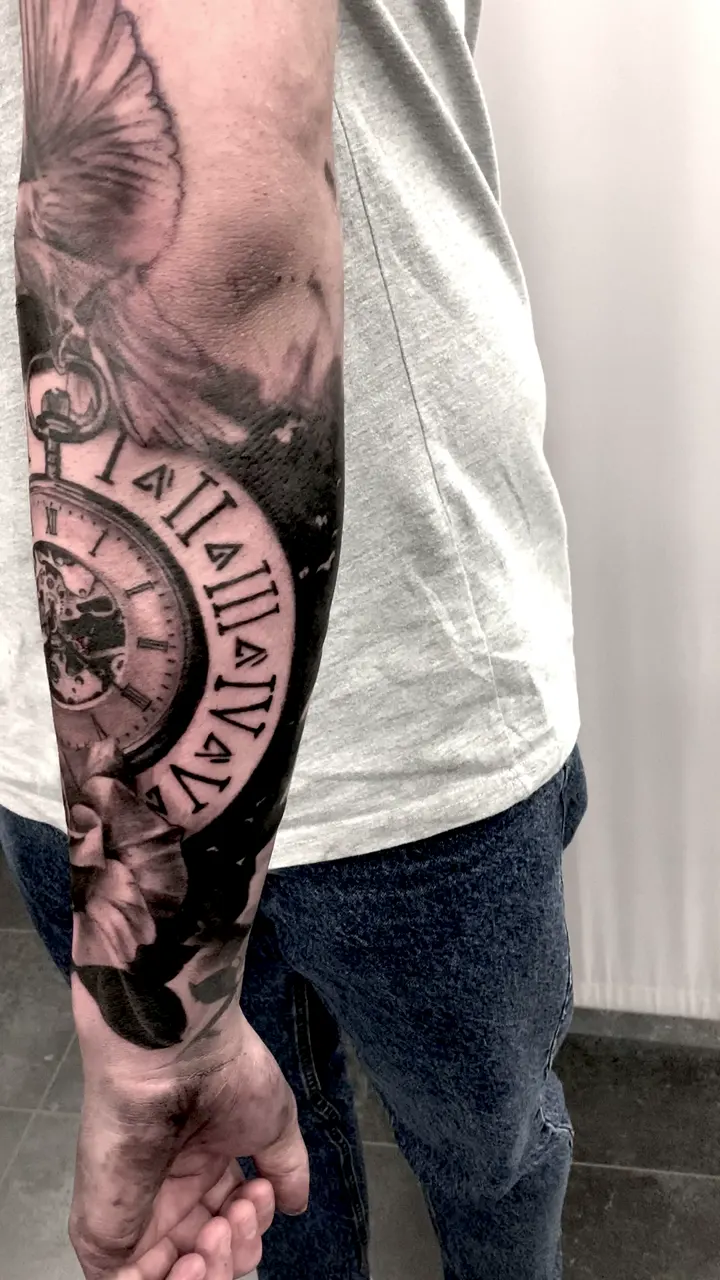 Video: Taschenuhr Sleeve Black & Grey Tattoo - Spirit of 666 Oberhausen